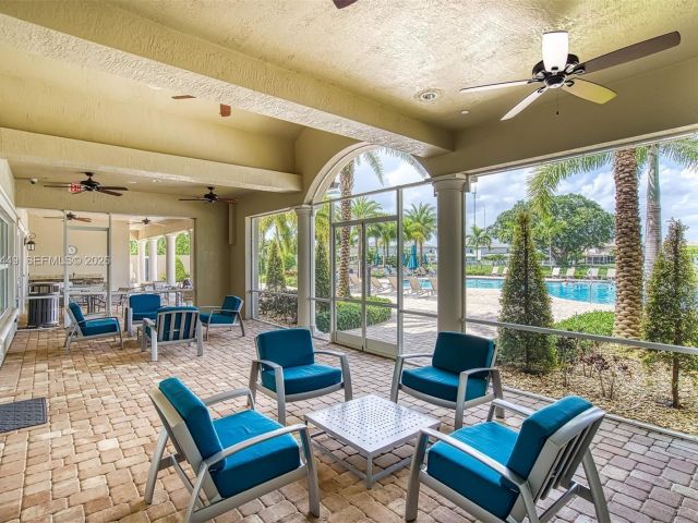 3-bedroom home for rent in Hollywood - 5060 Eucalyptus Dr 2 - MondialRealty