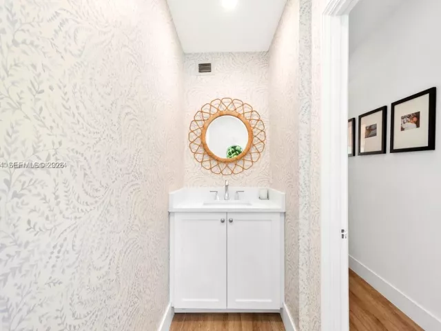 4-bedroom home for rent in Miami Beach - 5621 Alton Rd - MondialRealty