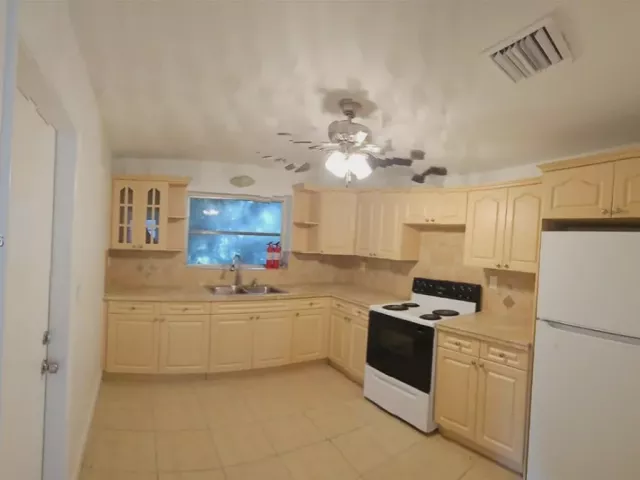 2-bedroom home for sale in Coral Gables - 345 Malaga Ave - MondialRealty