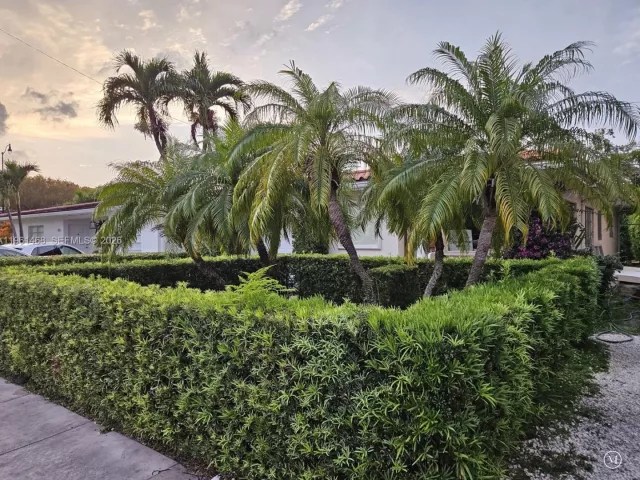 2-bedroom home for sale in Coral Gables - 345 Malaga Ave - MondialRealty