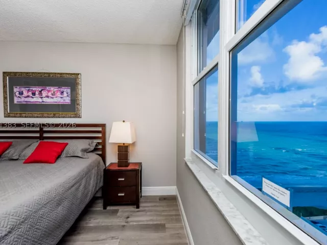 1-bedroom condo for sale in Hollywood - 2501 S Ocean Dr 1617 - MondialRealty