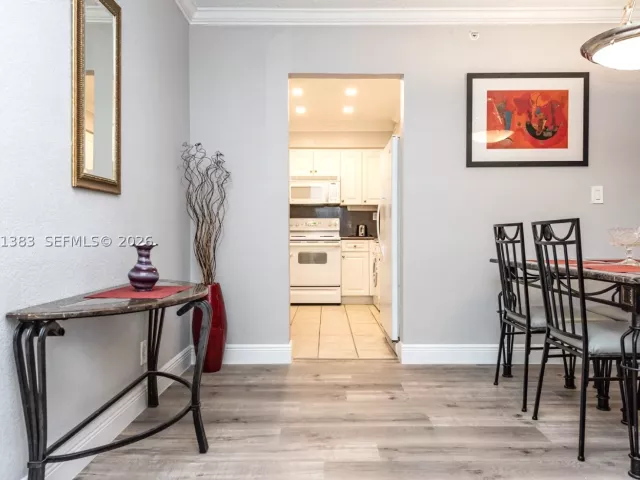 1-bedroom condo for sale in Hollywood - 2501 S Ocean Dr 1617 - MondialRealty