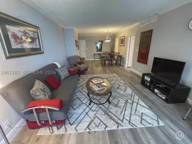 1-bedroom condo for sale in Hollywood - 2501 S Ocean Dr 1617 - MondialRealty