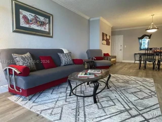 1-bedroom condo for sale in Hollywood - 2501 S Ocean Dr 1617 - MondialRealty