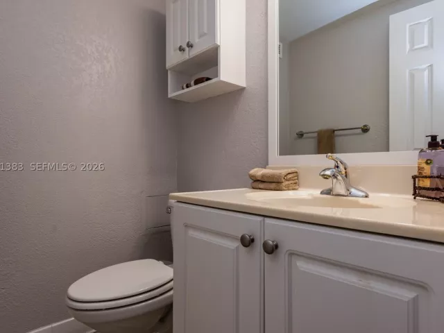 1-bedroom condo for sale in Hollywood - 2501 S Ocean Dr 1617 - MondialRealty