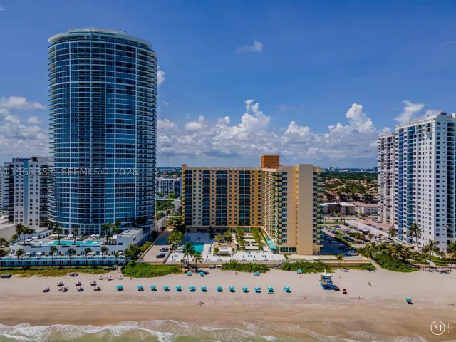 1-bedroom condo for sale in Hollywood - 2501 S Ocean Dr 1617 - MondialRealty