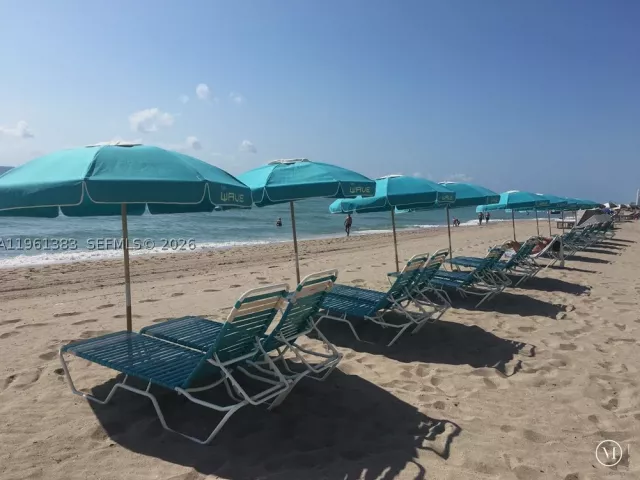 1-bedroom condo for sale in Hollywood - 2501 S Ocean Dr 1617 - MondialRealty