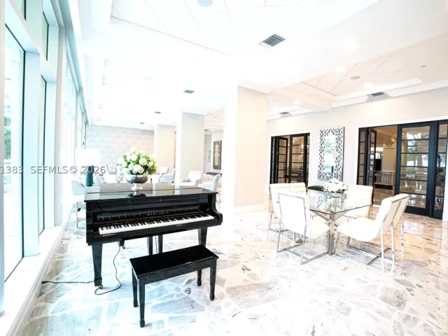 1-bedroom condo for sale in Hollywood - 2501 S Ocean Dr 1617 - MondialRealty
