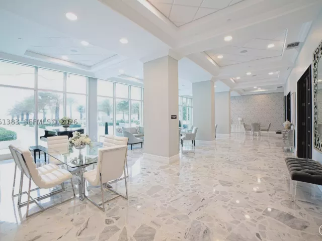 1-bedroom condo for sale in Hollywood - 2501 S Ocean Dr 1617 - MondialRealty