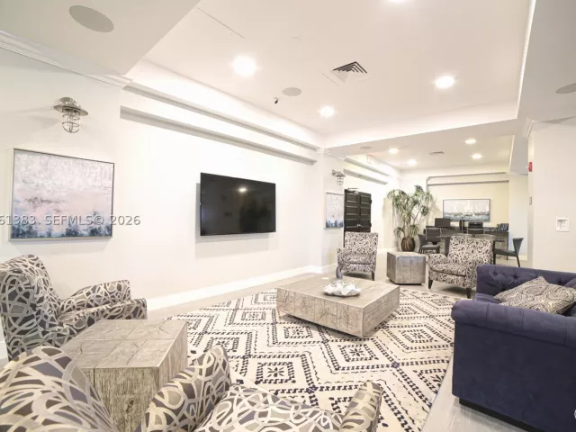 1-bedroom condo for sale in Hollywood - 2501 S Ocean Dr 1617 - MondialRealty