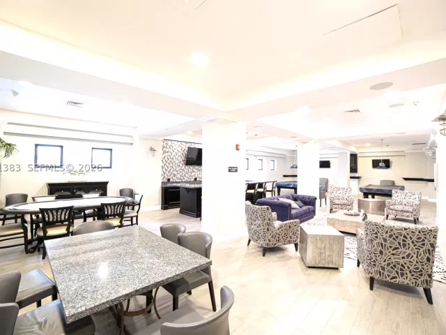 1-bedroom condo for sale in Hollywood - 2501 S Ocean Dr 1617 - MondialRealty