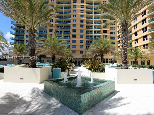 1-bedroom condo for sale in Hollywood - 2501 S Ocean Dr 1617 - MondialRealty