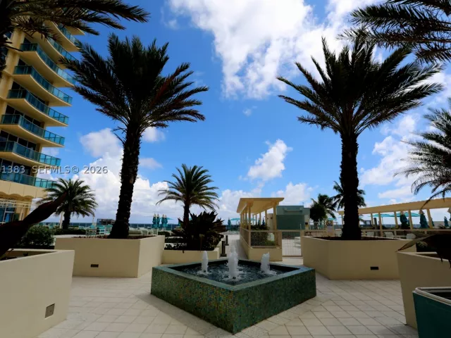 1-bedroom condo for sale in Hollywood - 2501 S Ocean Dr 1617 - MondialRealty