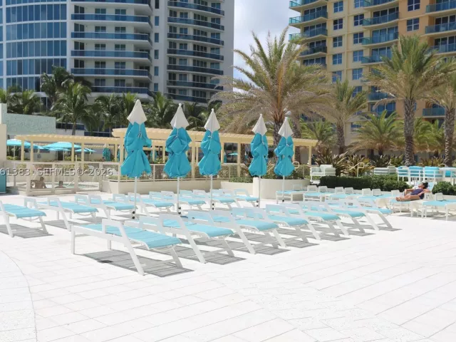 1-bedroom condo for sale in Hollywood - 2501 S Ocean Dr 1617 - MondialRealty