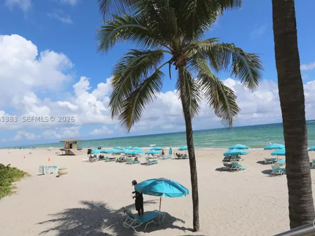1-bedroom condo for sale in Hollywood - 2501 S Ocean Dr 1617 - MondialRealty