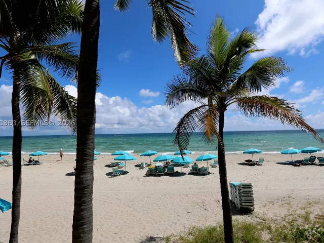 1-bedroom condo for sale in Hollywood - 2501 S Ocean Dr 1617 - MondialRealty