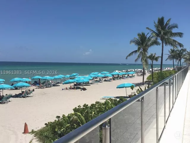 1-bedroom condo for sale in Hollywood - 2501 S Ocean Dr 1617 - MondialRealty