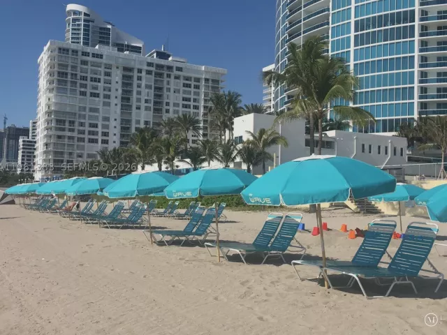 1-bedroom condo for sale in Hollywood - 2501 S Ocean Dr 1617 - MondialRealty