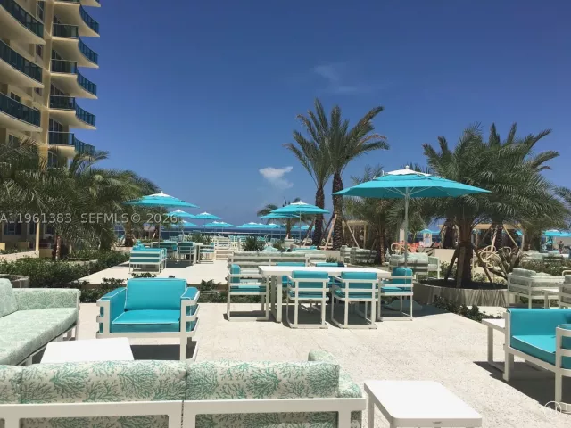 1-bedroom condo for sale in Hollywood - 2501 S Ocean Dr 1617 - MondialRealty