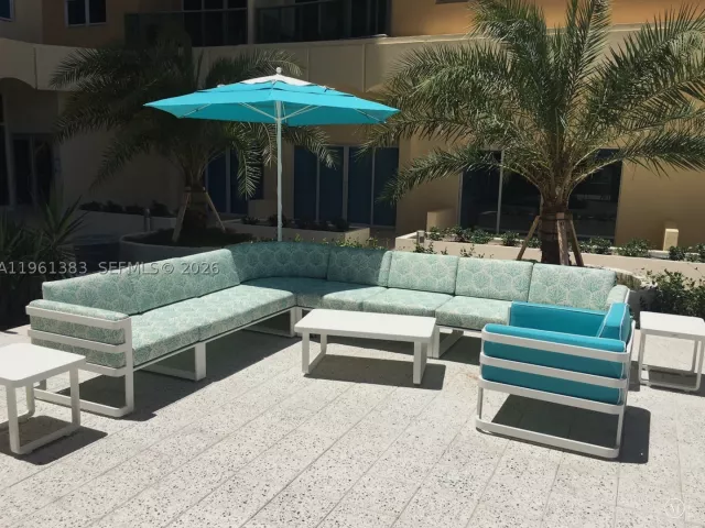 1-bedroom condo for sale in Hollywood - 2501 S Ocean Dr 1617 - MondialRealty