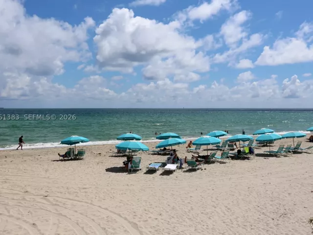 1-bedroom condo for sale in Hollywood - 2501 S Ocean Dr 1617 - MondialRealty