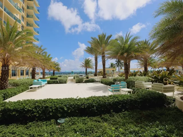 1-bedroom condo for sale in Hollywood - 2501 S Ocean Dr 1617 - MondialRealty