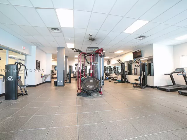 1-bedroom condo for sale in Hollywood - 2501 S Ocean Dr 1617 - MondialRealty