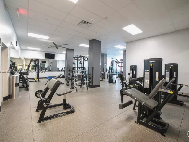1-bedroom condo for sale in Hollywood - 2501 S Ocean Dr 1617 - MondialRealty