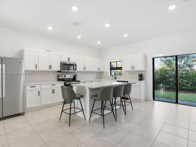 Home for rent at 816 NW 3rd Ter 818 - photo 7478169