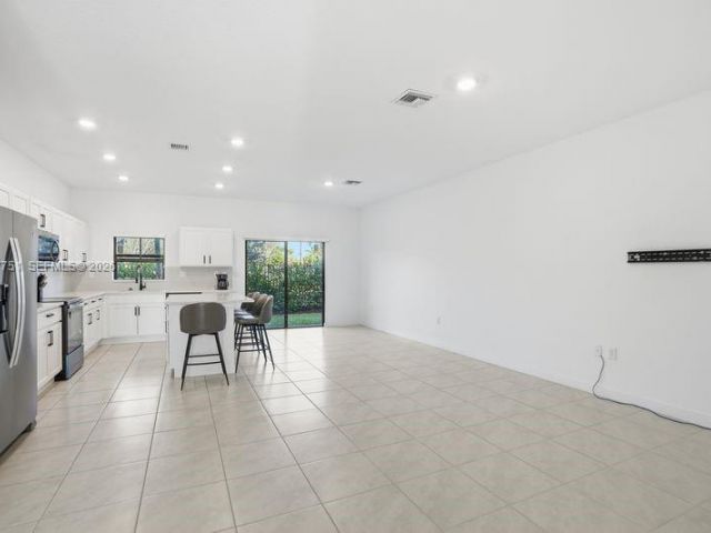 Home for rent at 816 NW 3rd Ter 818 - photo 7478170
