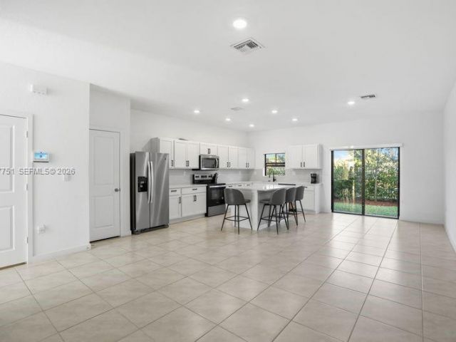 Home for rent at 816 NW 3rd Ter 818 - photo 7478174