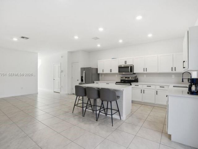 Home for rent at 816 NW 3rd Ter 818 - photo 7478175