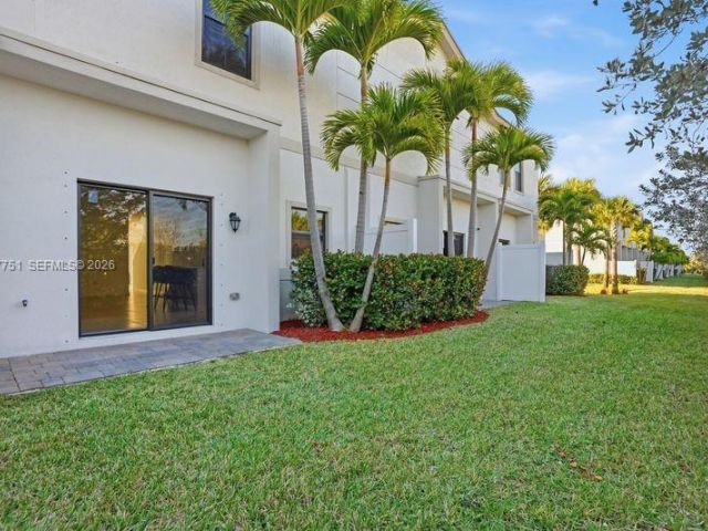 Home for rent at 816 NW 3rd Ter 818 - photo 7478177