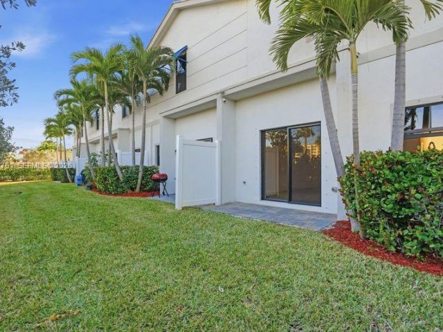 Home for rent at 816 NW 3rd Ter 818 - photo 7478178