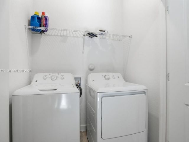 Home for rent at 816 NW 3rd Ter 818 - photo 7478180