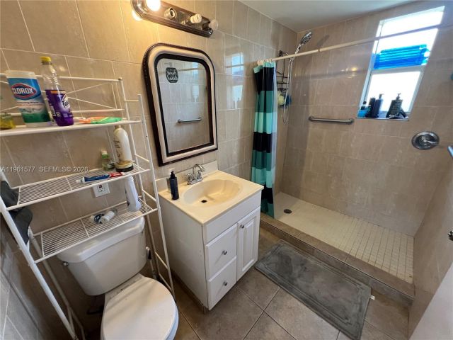 Home for rent at 1885 NE 53rd St - photo 7384246