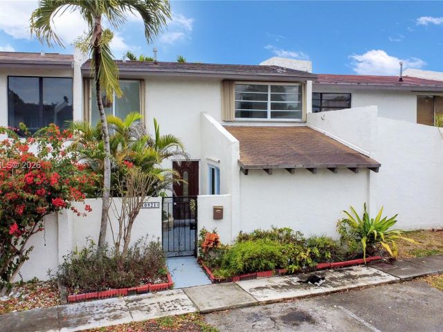 3-bedroom home for rent in Miami - 10921 SW 70th Ter 10921 - MondialRealty