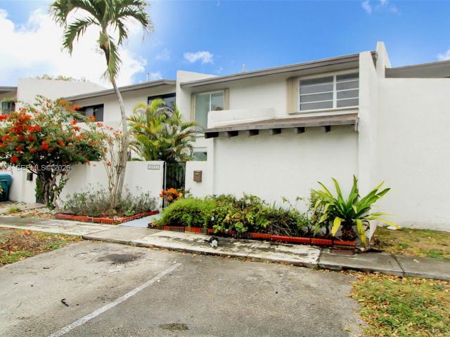 3-bedroom home for rent in Miami - 10921 SW 70th Ter 10921 - MondialRealty