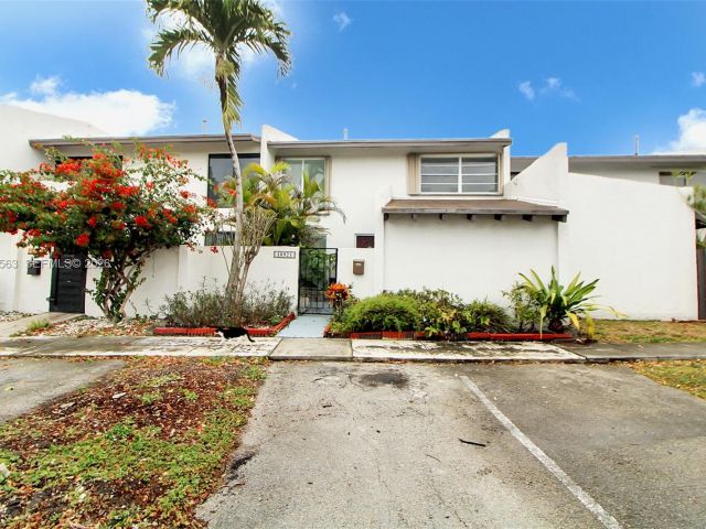 3-bedroom home for rent in Miami - 10921 SW 70th Ter 10921 - MondialRealty
