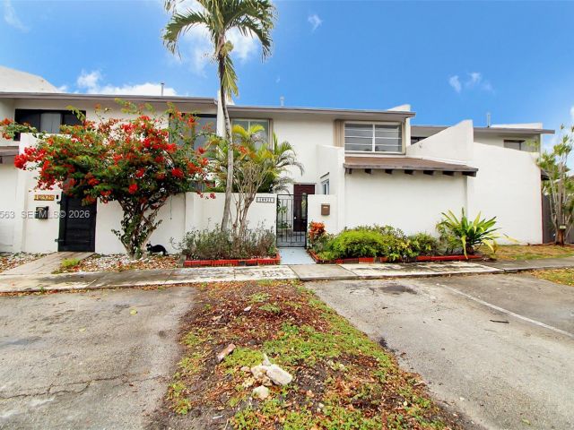 3-bedroom home for rent in Miami - 10921 SW 70th Ter 10921 - MondialRealty