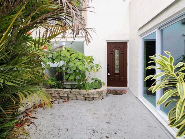 3-bedroom home for rent in Miami - 10921 SW 70th Ter 10921 - MondialRealty