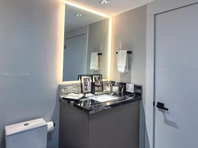 3-bedroom condo for sale in Aventura - 2000 Island Blvd 2404 - MondialRealty