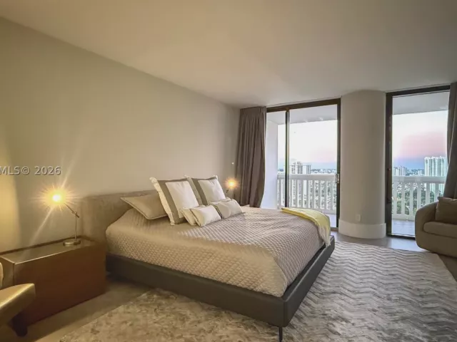 3-bedroom condo for sale in Aventura - 2000 Island Blvd 2404 - MondialRealty