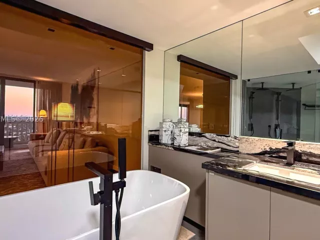 3-bedroom condo for sale in Aventura - 2000 Island Blvd 2404 - MondialRealty