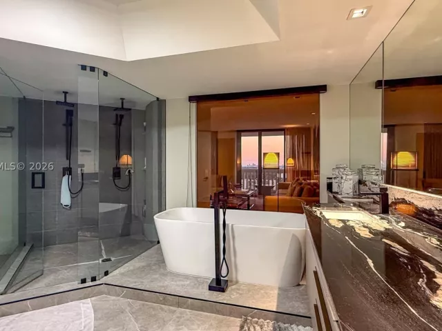 3-bedroom condo for sale in Aventura - 2000 Island Blvd 2404 - MondialRealty