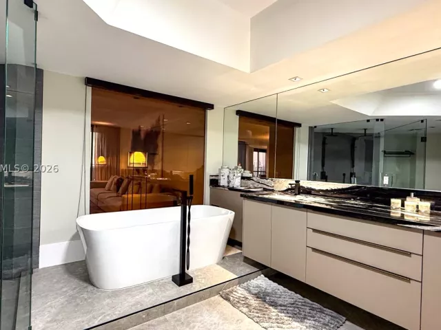 3-bedroom condo for sale in Aventura - 2000 Island Blvd 2404 - MondialRealty
