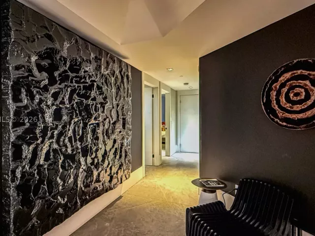 3-bedroom condo for sale in Aventura - 2000 Island Blvd 2404 - MondialRealty