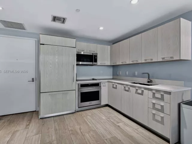 1-bedroom condo for sale in Miami - 45 SW 9th St 3807 - MondialRealty