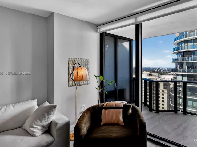 1-bedroom condo for sale in Miami - 45 SW 9th St 3807 - MondialRealty