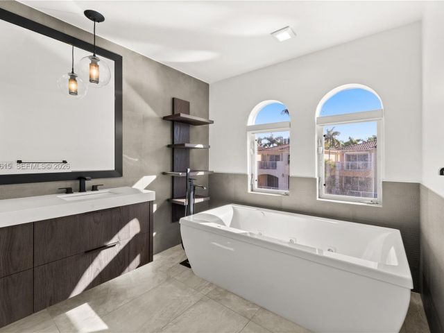 Home for rent at 3110 NE 210th Ter - photo 7386953